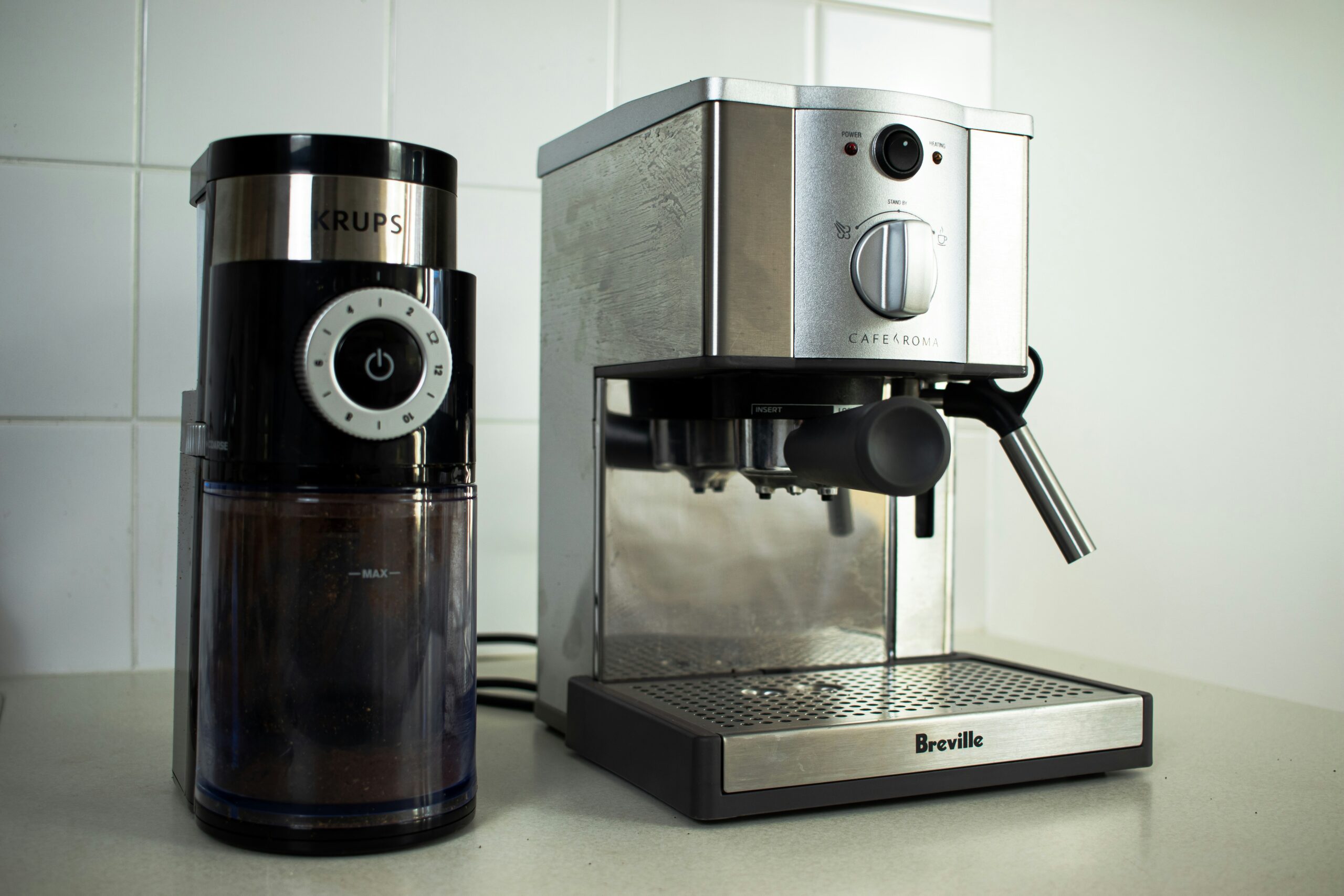 As 5 Melhores Cafeteiras Elétricas do Mercado Brasileiro: Análise de Capacidade, Durabilidade e Avaliações