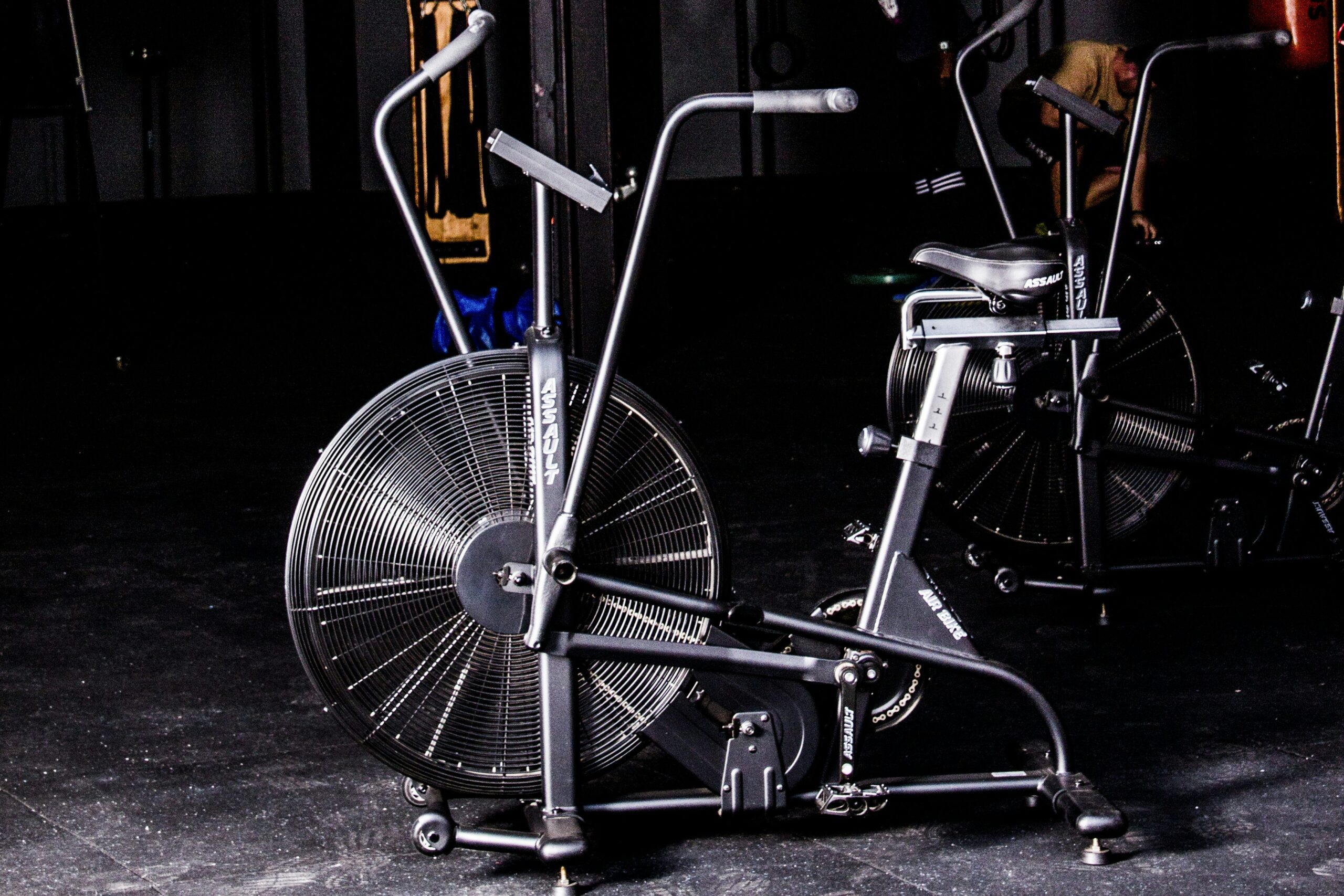 Comparativo entre Bicicletas Ergométricas: Sevenfi e WCT Fitness